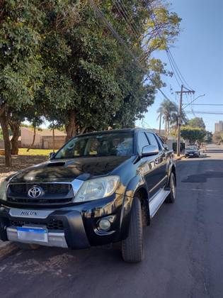 TOYOTA HILUX 3.0 SRV 4X4 CD 16V TURBO INTERCOOLER DIESEL 4P AUTOMÁTICO TOYOTA HILUX 3.0 SRV 4X4 CD 16V TURBO INTERCOOLER DIESEL 4P AUTOMÁTICO